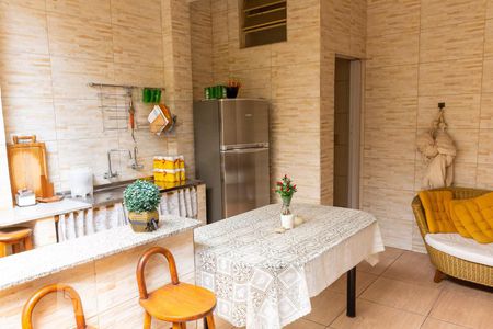 Casa à venda com 220m², 3 quartos e 2 vagas Casa à venda com 220m², 3 quartos e 2 vagasChurrasqueira