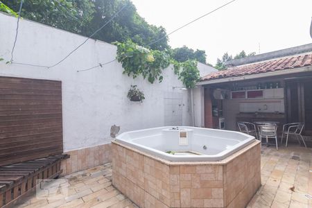 Casa à venda com 300m², 6 quartos e 3 vagasPiscina