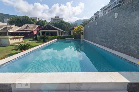 Casa à venda com 300m², 6 quartos e 3 vagasÁrea Comum - Piscina