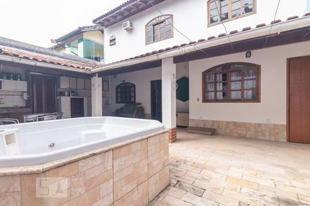 Casa à venda com 300m², 6 quartos e 3 vagasPiscina
