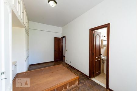 Apartamento à venda com 135m², 4 quartos e 1 vaga Apartamento à venda com 135m², 4 quartos e 1 vagaSuíte
