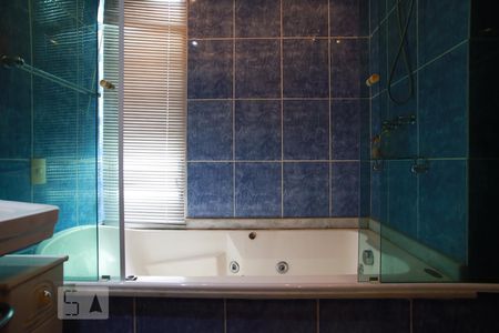 Apartamento à venda com 83m², 2 quartos e sem vagaBanheiro da Suíte Banheira