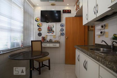 Apartamento à venda com 83m², 2 quartos e sem vagaCozinha