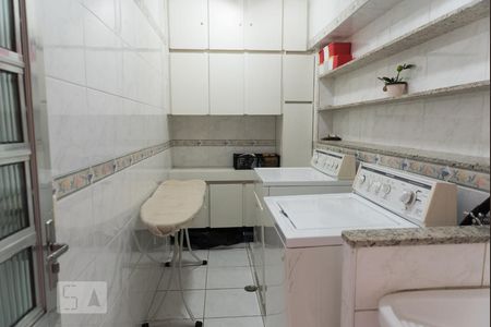 Casa à venda com 520m², 4 quartos e 4 vagas Casa à venda com 520m², 4 quartos e 4 vagasLavanderia