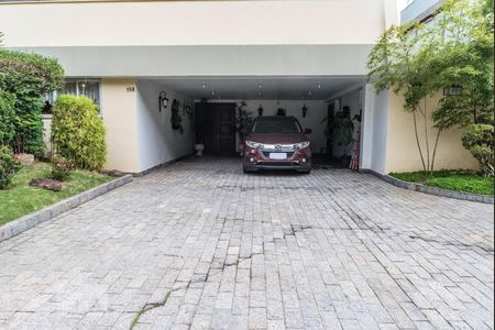 Casa à venda com 520m², 4 quartos e 4 vagas Casa à venda com 520m², 4 quartos e 4 vagasGaragem