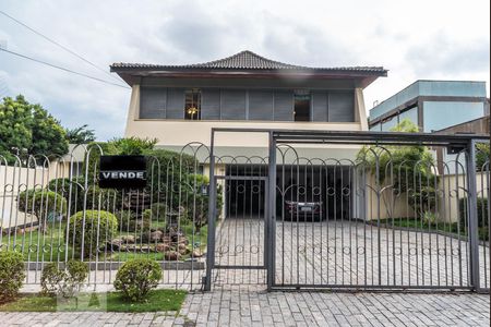 Casa à venda com 520m², 4 quartos e 4 vagas Casa à venda com 520m², 4 quartos e 4 vagasFachada