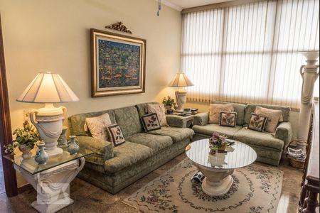 Casa à venda com 520m², 4 quartos e 4 vagas Casa à venda com 520m², 4 quartos e 4 vagasAnte Sala