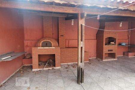 Casa à venda com 240m², 2 quartos e 2 vagas Casa à venda com 240m², 2 quartos e 2 vagasChurrasqueira