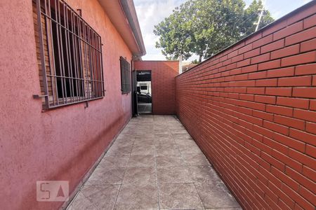 Casa à venda com 240m², 2 quartos e 2 vagas Casa à venda com 240m², 2 quartos e 2 vagasCorredor