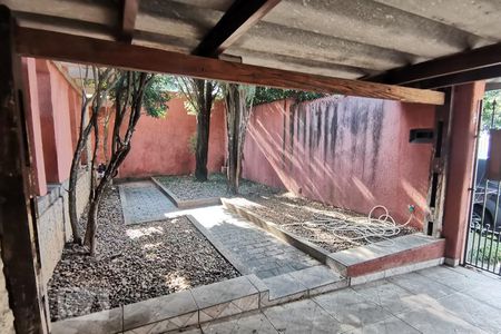 Casa à venda com 240m², 2 quartos e 2 vagas Casa à venda com 240m², 2 quartos e 2 vagasQuintal