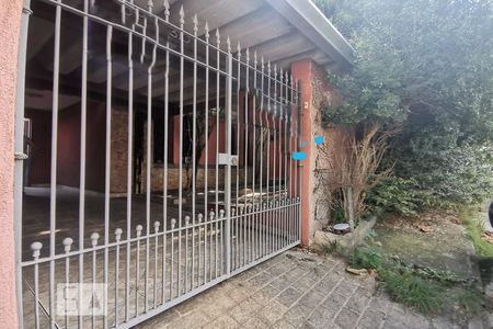 Casa à venda com 240m², 2 quartos e 2 vagas Casa à venda com 240m², 2 quartos e 2 vagasFachada