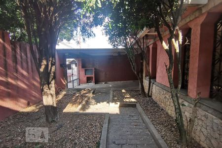 Casa à venda com 240m², 2 quartos e 2 vagas Casa à venda com 240m², 2 quartos e 2 vagasQuintal