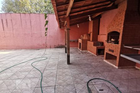 Casa à venda com 240m², 2 quartos e 2 vagas Casa à venda com 240m², 2 quartos e 2 vagasChurrasqueira