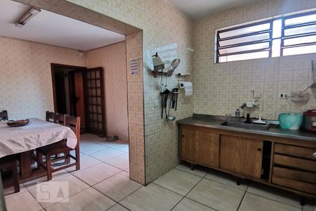 Casa à venda com 240m², 2 quartos e 2 vagas Casa à venda com 240m², 2 quartos e 2 vagasCozinha