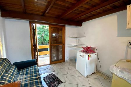 Sala e cozinha de kitnet/studio para alugar com 1 quarto, 18m² em Vicentina, São Leopoldo