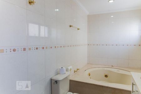Apartamento à venda com 194m², 4 quartos e 3 vagas Apartamento à venda com 194m², 4 quartos e 3 vagasBanheiro da Suíte 2