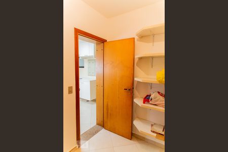 Apartamento à venda com 194m², 4 quartos e 3 vagas Apartamento à venda com 194m², 4 quartos e 3 vagasQuarto de Serviço