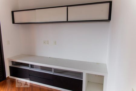 Apartamento à venda com 194m², 4 quartos e 3 vagas Apartamento à venda com 194m², 4 quartos e 3 vagasArmário