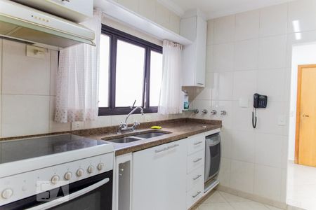 Apartamento à venda com 194m², 4 quartos e 3 vagas Apartamento à venda com 194m², 4 quartos e 3 vagasCozinha