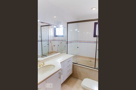 Apartamento à venda com 194m², 4 quartos e 3 vagas Apartamento à venda com 194m², 4 quartos e 3 vagasBanheiro da Suíte 3