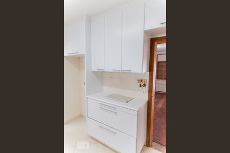 Apartamento à venda com 194m², 4 quartos e 3 vagas Apartamento à venda com 194m², 4 quartos e 3 vagasArmário