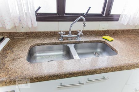 Apartamento à venda com 194m², 4 quartos e 3 vagas Apartamento à venda com 194m², 4 quartos e 3 vagasPia