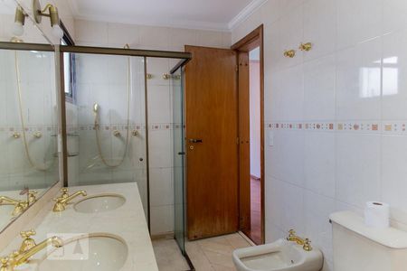 Apartamento à venda com 194m², 4 quartos e 3 vagas Apartamento à venda com 194m², 4 quartos e 3 vagasBanheiro da Suíte 2