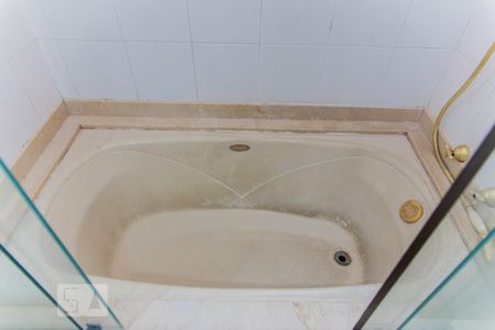 Apartamento à venda com 194m², 4 quartos e 3 vagas Apartamento à venda com 194m², 4 quartos e 3 vagasBanheira