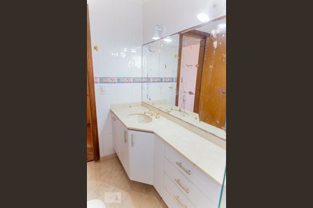 Apartamento à venda com 194m², 4 quartos e 3 vagas Apartamento à venda com 194m², 4 quartos e 3 vagasBanheiro da Suíte 3