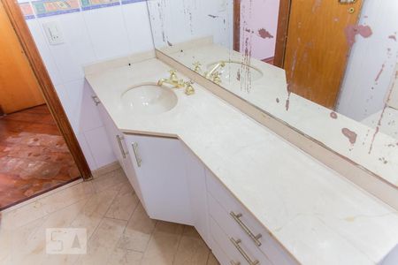 Apartamento à venda com 194m², 4 quartos e 3 vagas Apartamento à venda com 194m², 4 quartos e 3 vagasPia