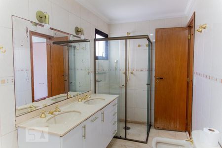 Apartamento à venda com 194m², 4 quartos e 3 vagas Apartamento à venda com 194m², 4 quartos e 3 vagasBanheiro da Suíte 2