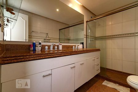Apartamento à venda com 490m², 4 quartos e 4 vagasBanheiro da Suíte 3
