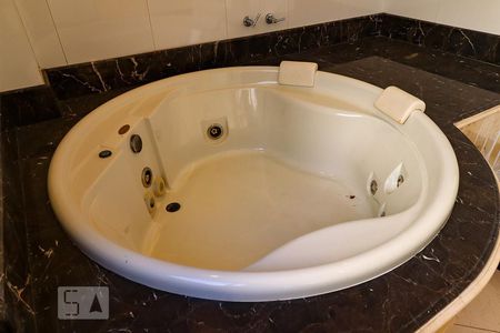 Apartamento à venda com 490m², 4 quartos e 4 vagasBanheiro da Suíte 4