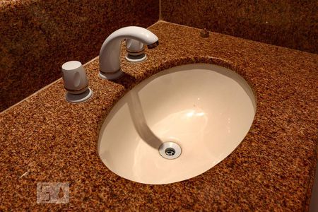 Apartamento à venda com 490m², 4 quartos e 4 vagasBanheiro da Suíte 2