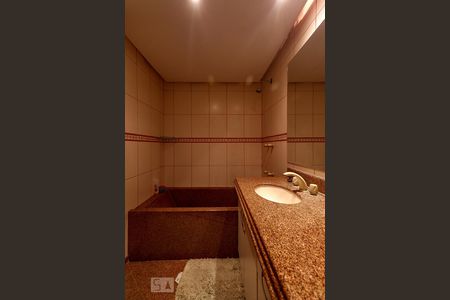 Apartamento à venda com 490m², 4 quartos e 4 vagasBanheiro da Suíte 1