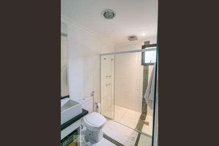 Apartamento à venda com 130m², 3 quartos e 3 vagas Apartamento à venda com 130m², 3 quartos e 3 vagasBanheiro da Suíte