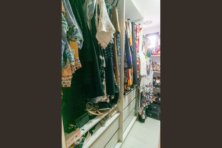 Apartamento à venda com 130m², 3 quartos e 3 vagas Apartamento à venda com 130m², 3 quartos e 3 vagasCloset