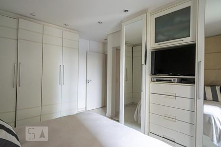 Apartamento à venda com 130m², 3 quartos e 3 vagas Apartamento à venda com 130m², 3 quartos e 3 vagasSuíte