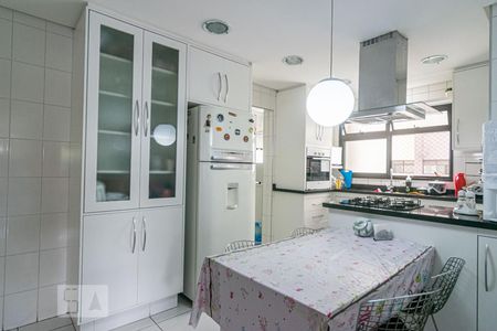 Apartamento à venda com 130m², 3 quartos e 3 vagas Apartamento à venda com 130m², 3 quartos e 3 vagasCozinha