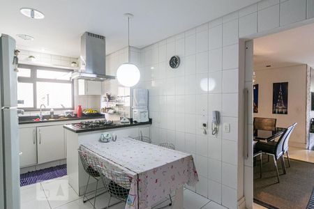 Apartamento à venda com 130m², 3 quartos e 3 vagas Apartamento à venda com 130m², 3 quartos e 3 vagasCozinha