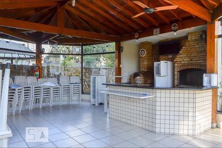 Apartamento à venda com 130m², 3 quartos e 3 vagas Apartamento à venda com 130m², 3 quartos e 3 vagasÁrea comum - Churrasqueira