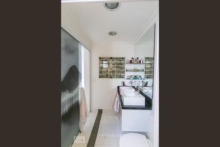 Apartamento à venda com 130m², 3 quartos e 3 vagas Apartamento à venda com 130m², 3 quartos e 3 vagasBanheiro da Suíte