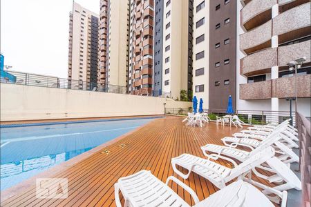 Apartamento à venda com 130m², 3 quartos e 3 vagas Apartamento à venda com 130m², 3 quartos e 3 vagasÁrea comum - Piscina