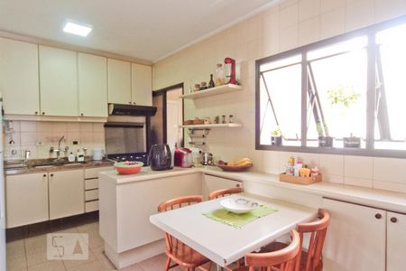 Apartamento à venda com 174m², 3 quartos e 2 vagasCozinha