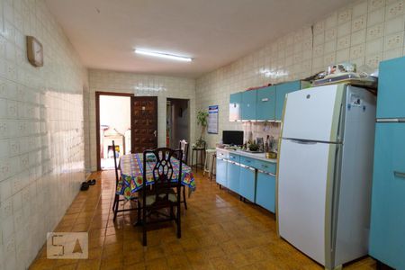 Casa à venda com 190m², 4 quartos e 2 vagas Casa à venda com 190m², 4 quartos e 2 vagasCozinha