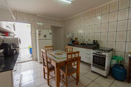 Casa à venda com 190m², 4 quartos e 2 vagas Casa à venda com 190m², 4 quartos e 2 vagasCozinha 1