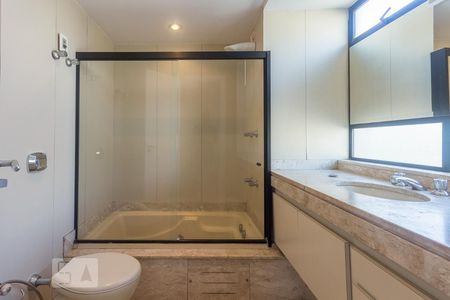 Apartamento para alugar com 200m², 4 quartos e 2 vagasBanheiro da Suíte