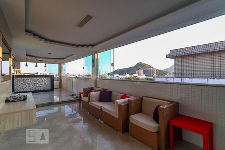 Apartamento à venda com 360m², 5 quartos e 3 vagas Apartamento à venda com 360m², 5 quartos e 3 vagasVaranda gourmet