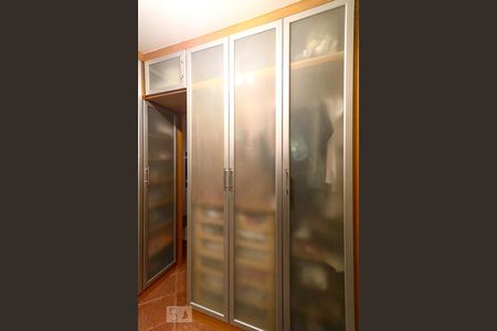 Apartamento à venda com 360m², 5 quartos e 3 vagas Apartamento à venda com 360m², 5 quartos e 3 vagasCloset Suíte 4