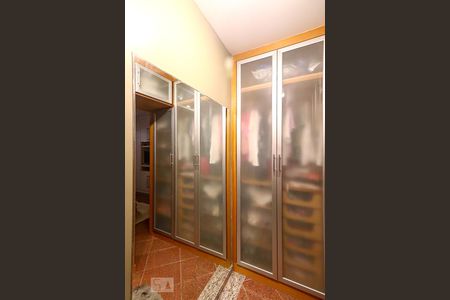 Apartamento à venda com 360m², 5 quartos e 3 vagas Apartamento à venda com 360m², 5 quartos e 3 vagasCloset Suíte 4